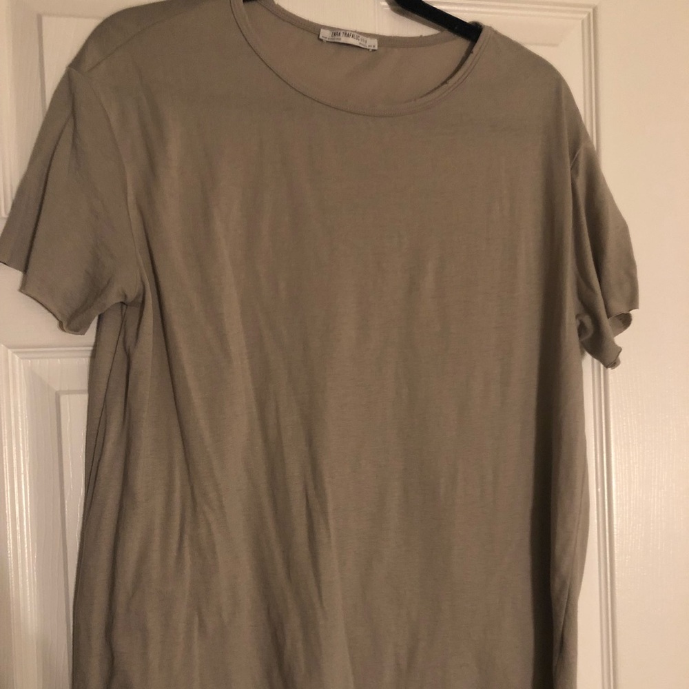 Zara distressed basic tan tee 🖤
